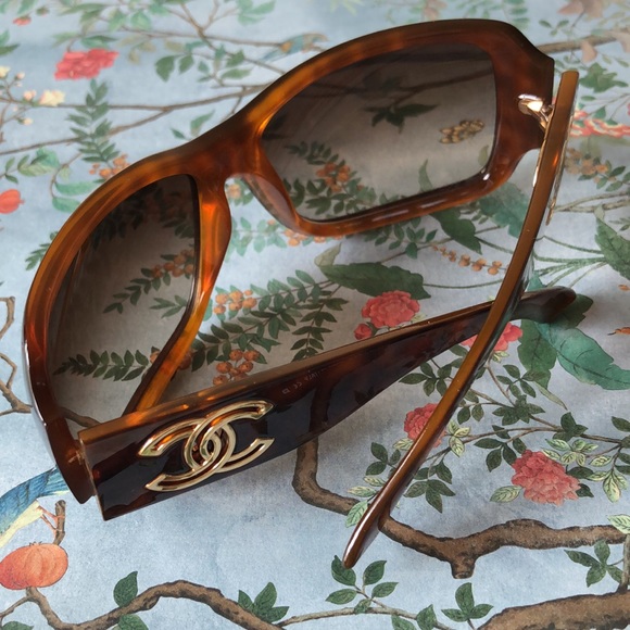 Chanel CC Sunglasses - Picture 4 of 8